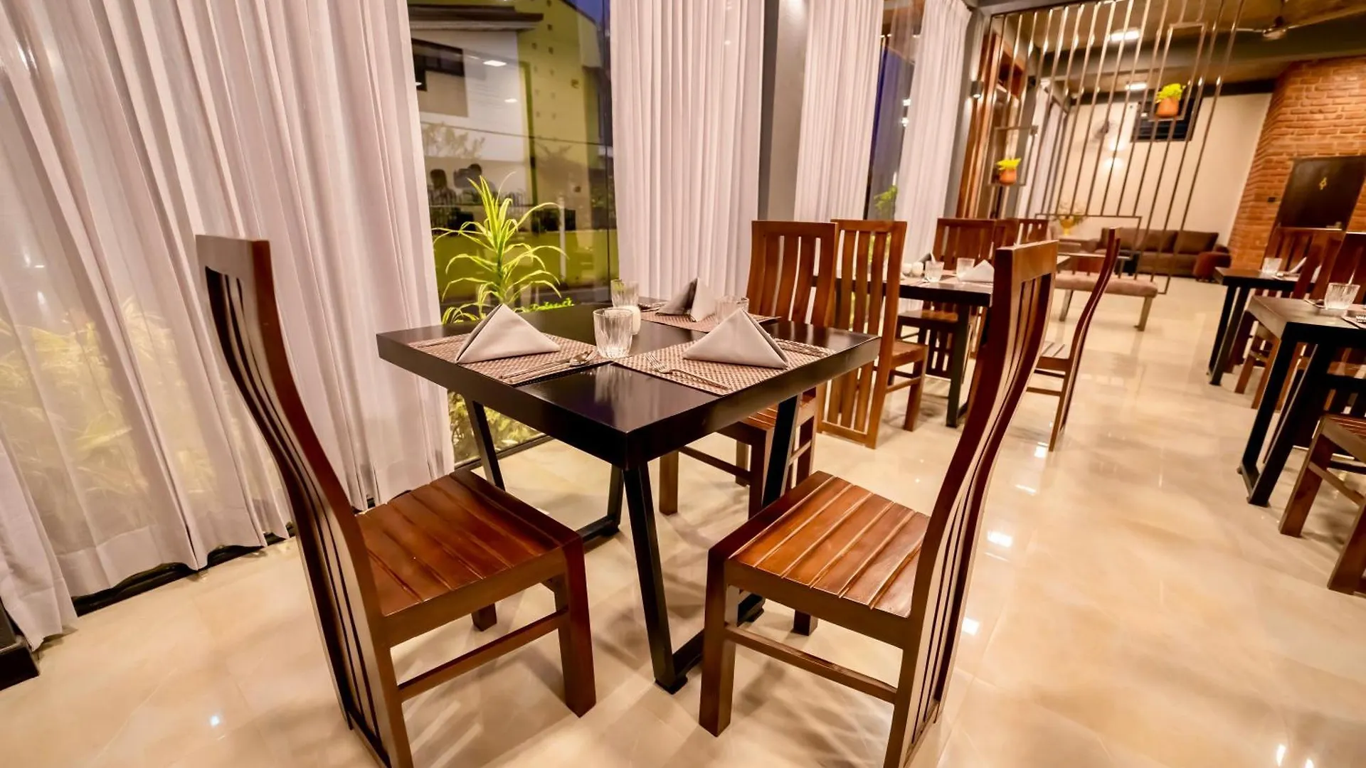 Limeshine Residence - Airport Transit Residence Katunayake