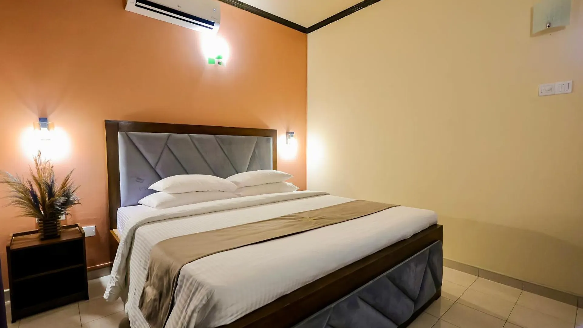 Limeshine Residence - Airport Transit Residence Katunayake 3*,