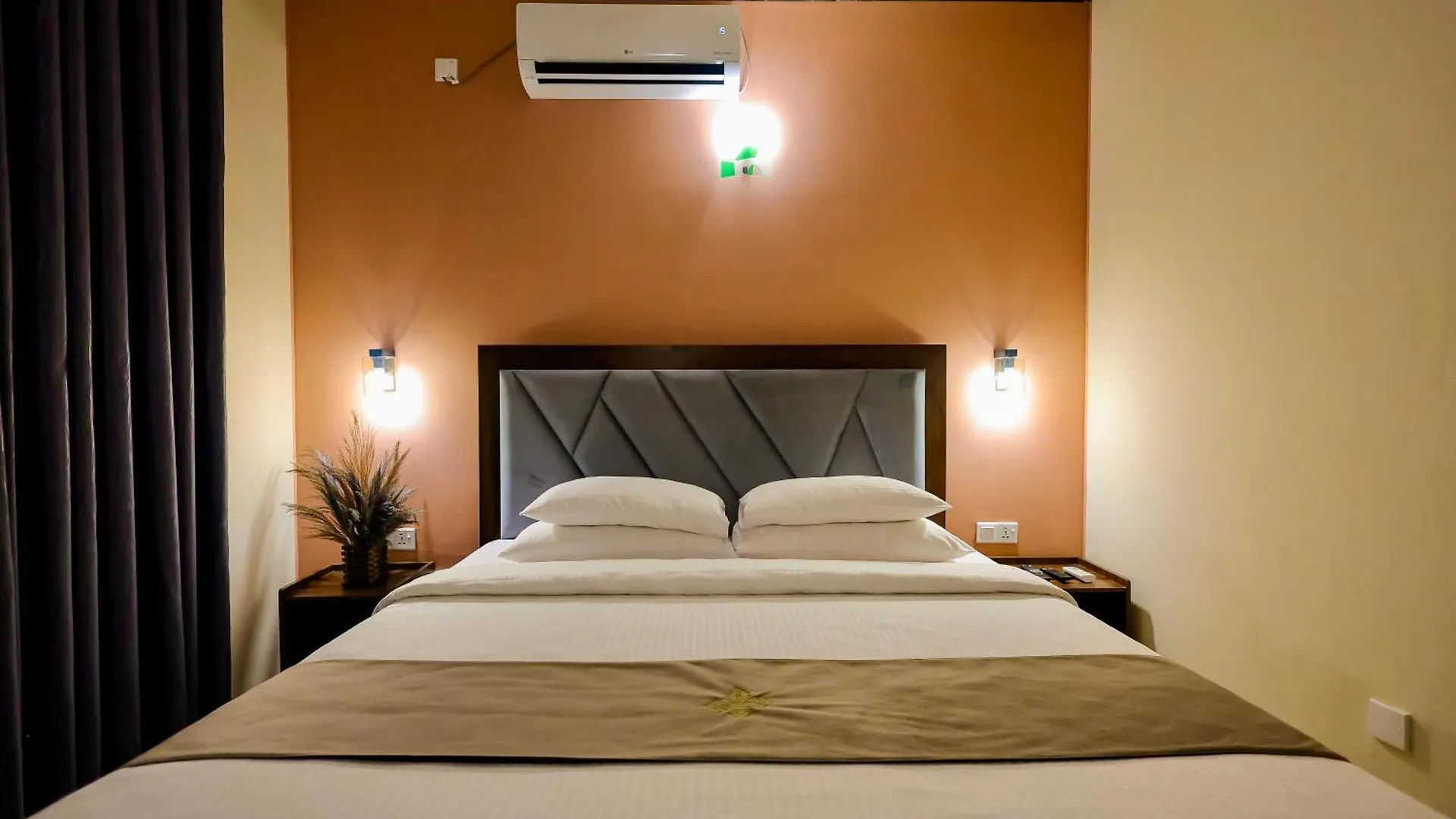 Limeshine Residence - Airport Transit Residence Katunayake 3*,  Sri Lanka