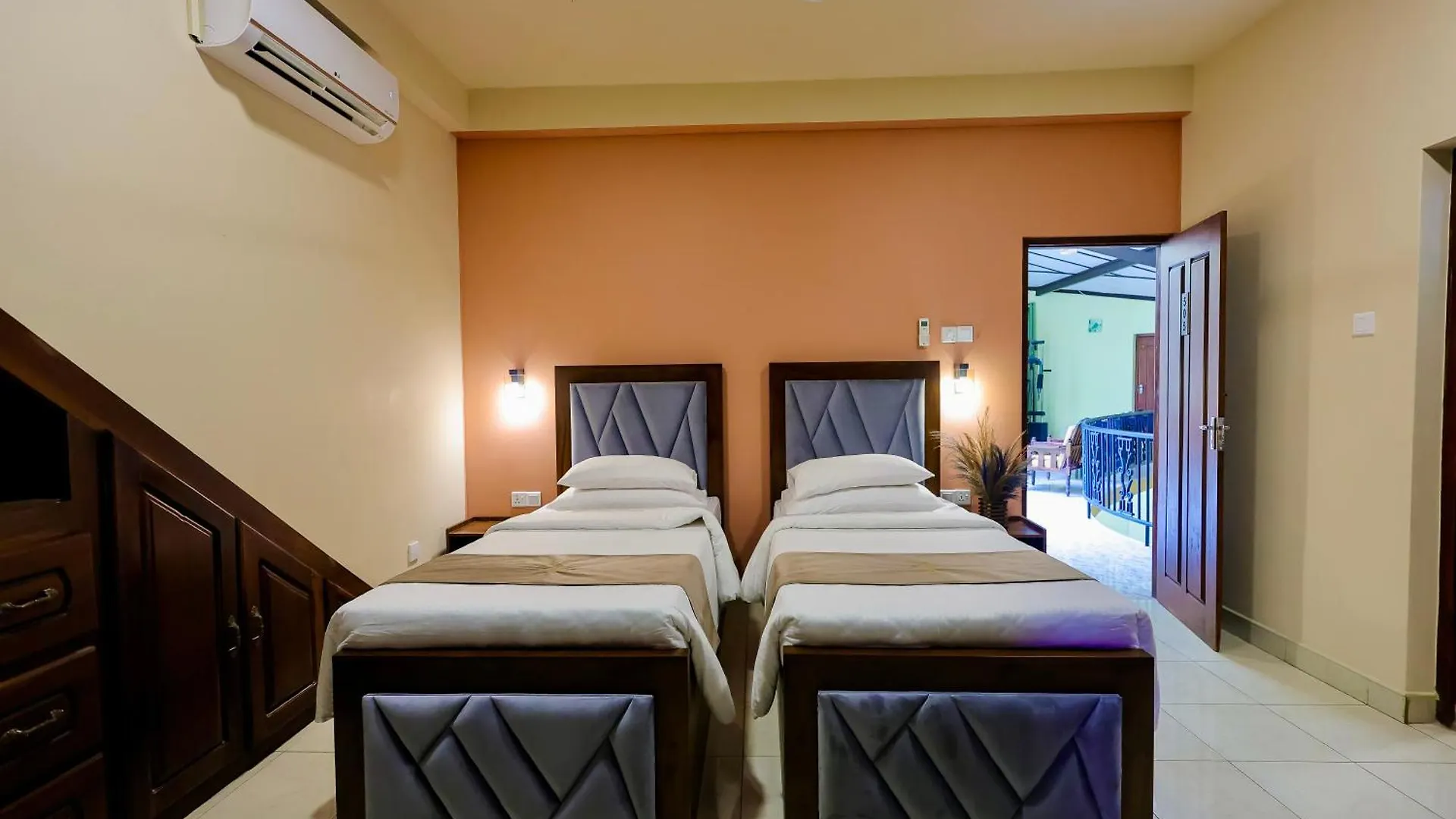 Limeshine Residence - Airport Transit Residence Katunayake Guest house