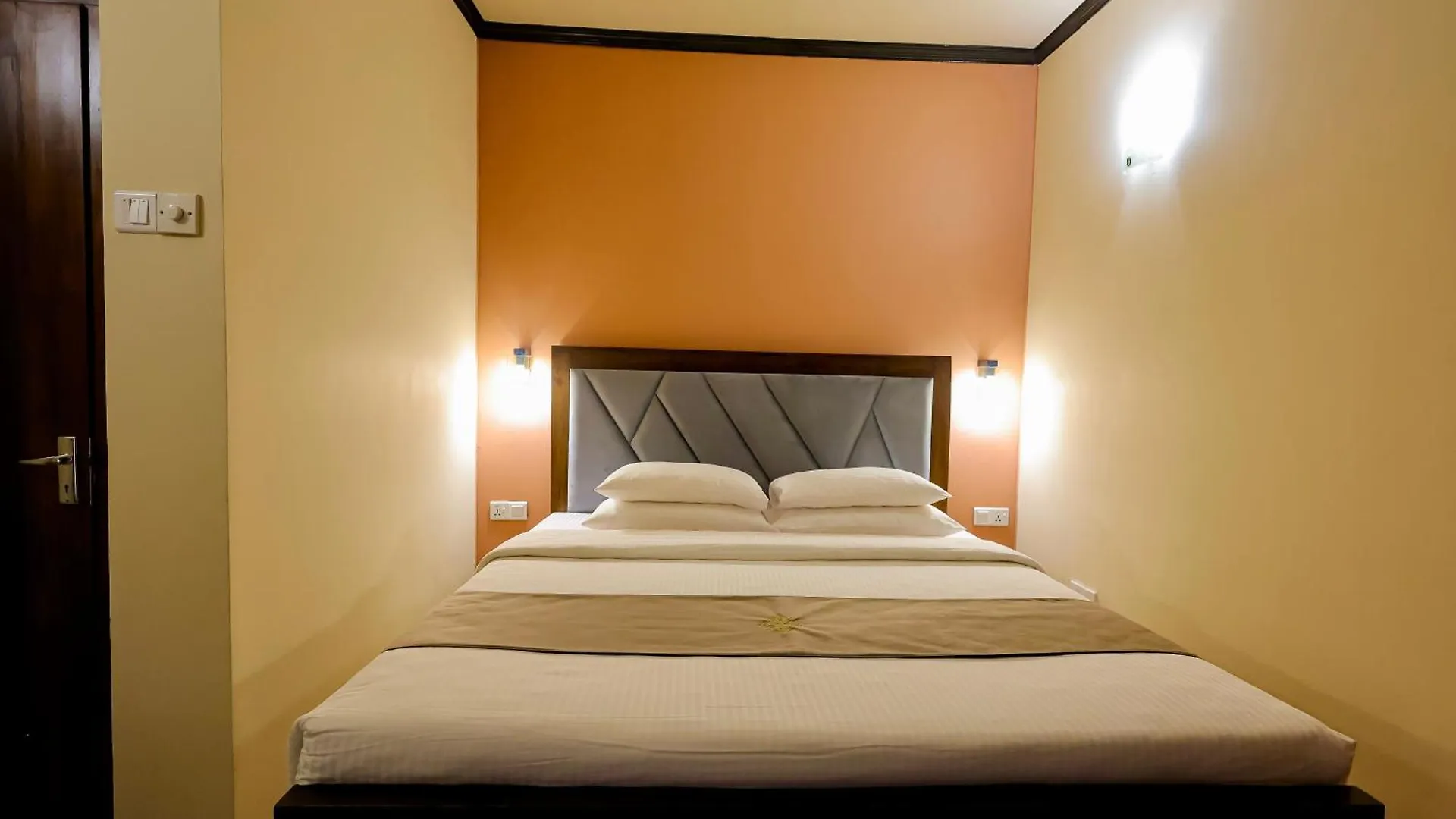 Limeshine Residence - Airport Transit Residence Katunayake 3*,