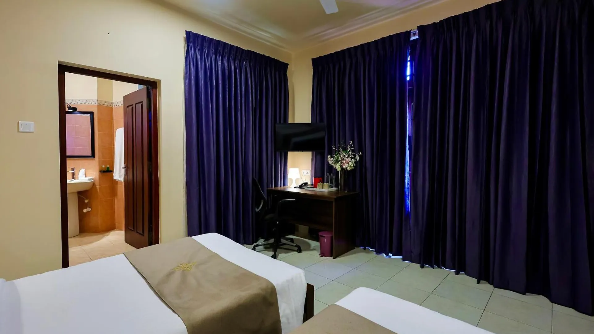 Limeshine Residence - Airport Transit Residence Katunayake 3*,  Sri Lanka