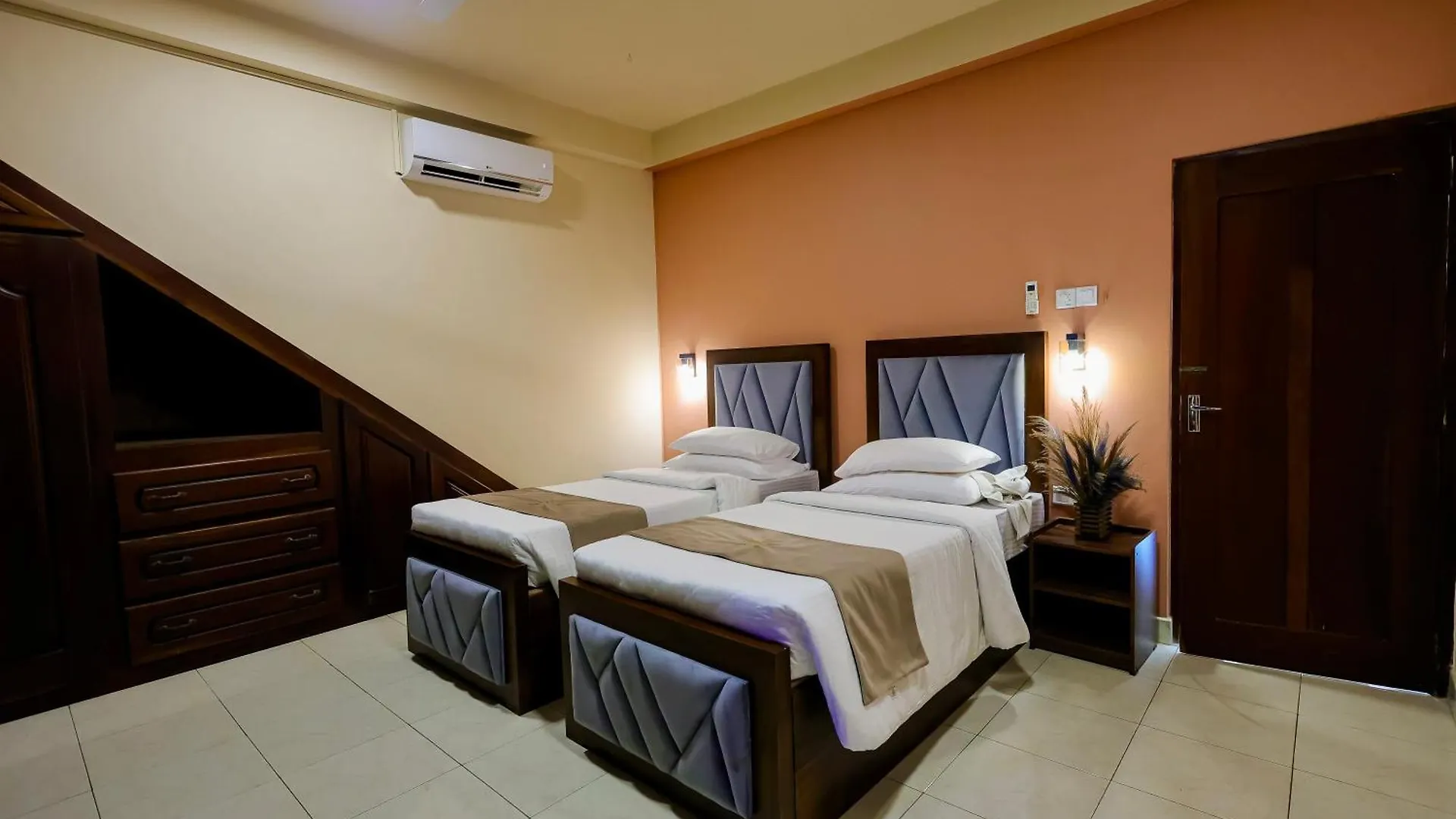 Limeshine Residence - Airport Transit Residence Katunayake 3*,  Sri Lanka