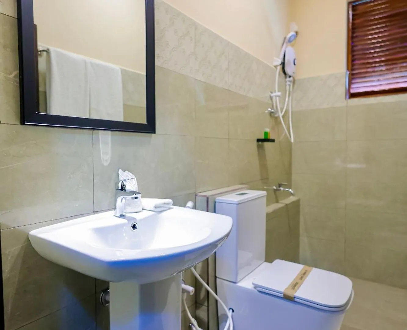 Limeshine Residence - Airport Transit Residence Katunayake Guest house