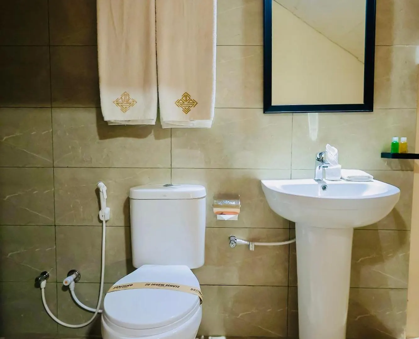 Limeshine Residence - Airport Transit Residence Katunayake 3*,