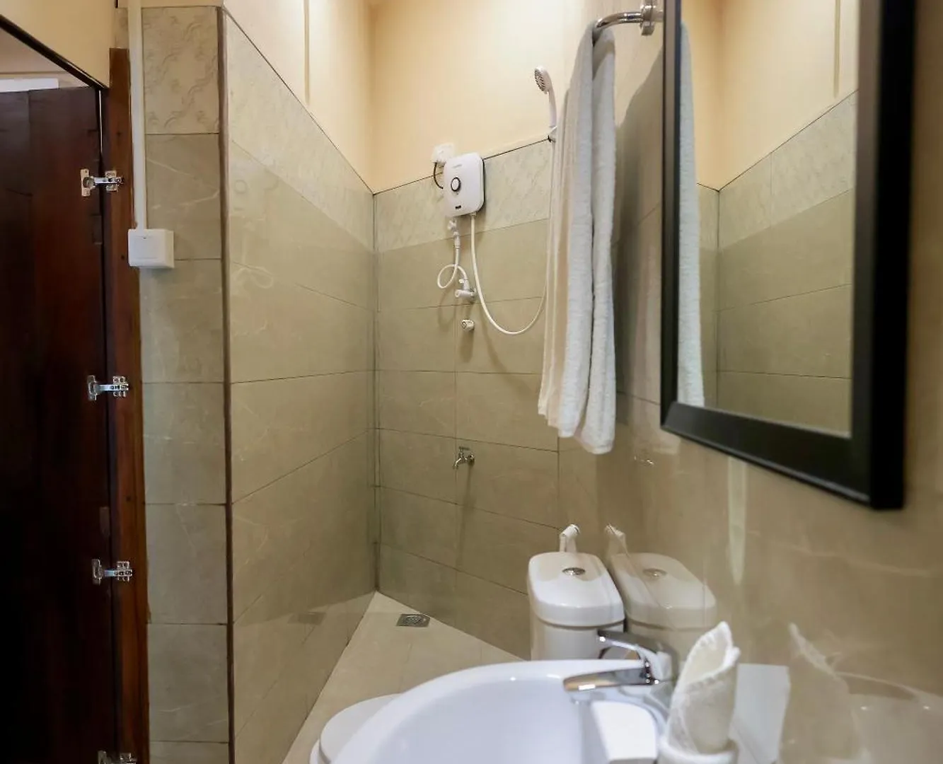Limeshine Residence - Airport Transit Residence Katunayake Sri Lanka