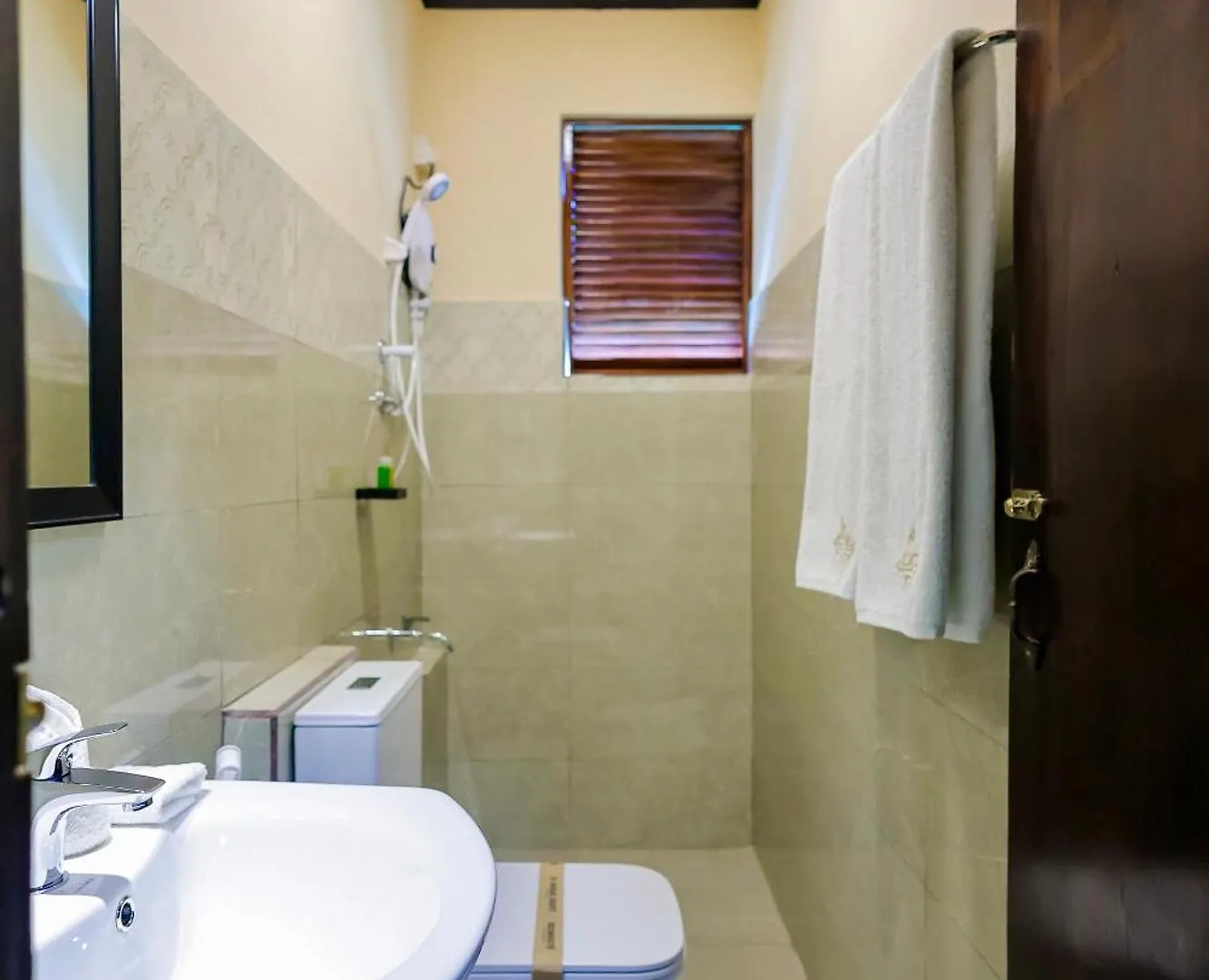 Limeshine Residence - Airport Transit Residence Katunayaka